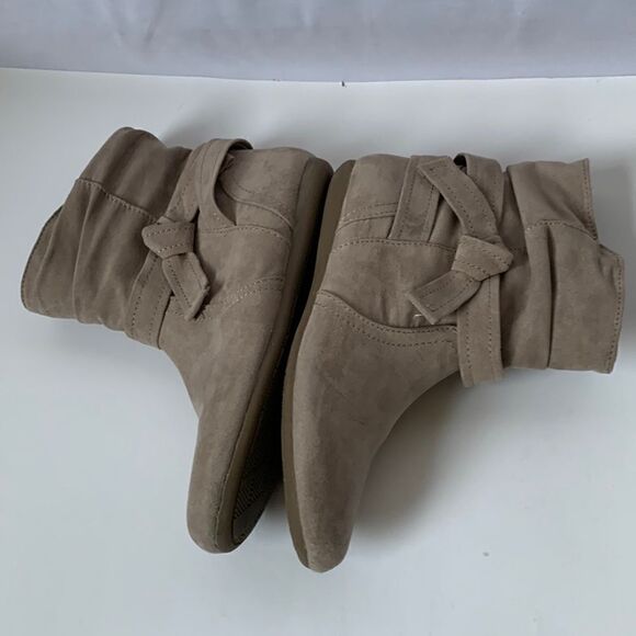 Flat Tan Slip into Ankle Boots - Picture 5 of 15